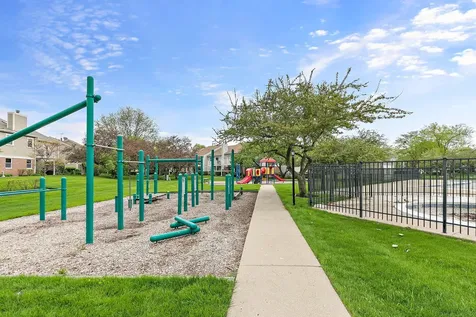 2838 Meadow Lane Schaumburg IL 60193