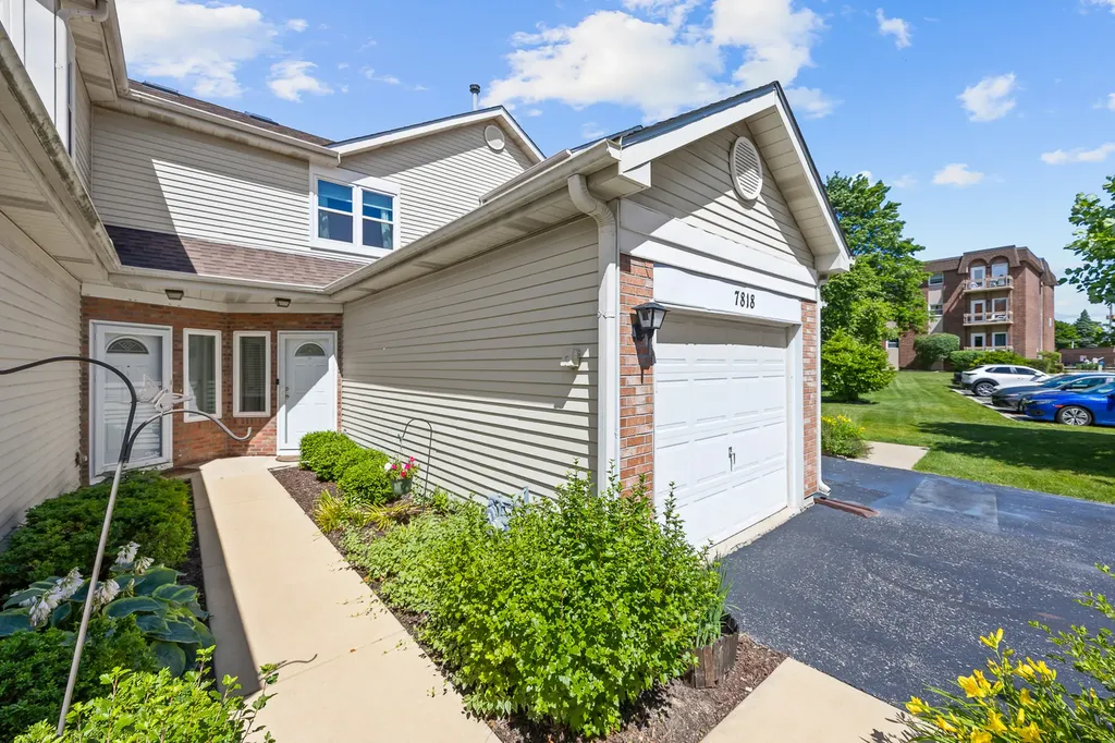 7818 Darien Lake Drive Darien IL 60561