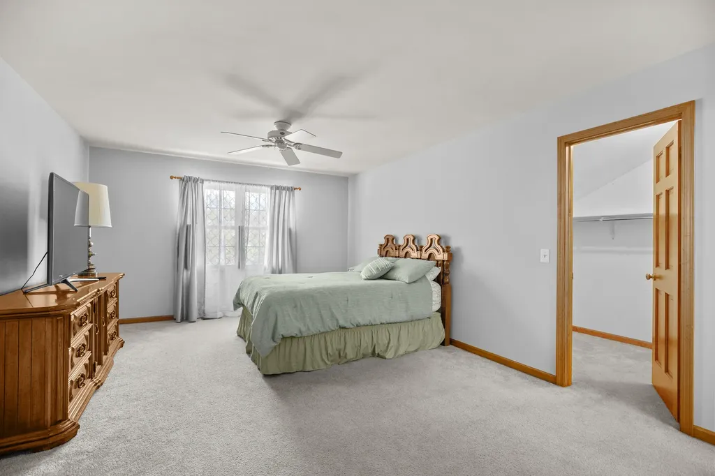 27W225 Ash Court Winfield IL 60190