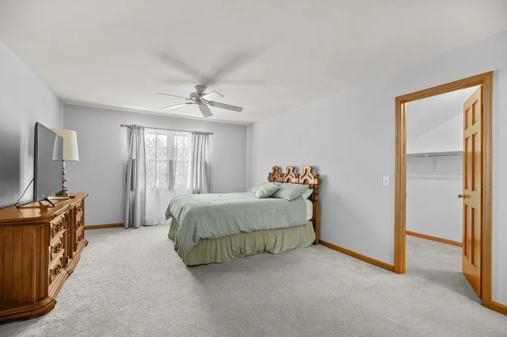 27W225 Ash Court Winfield IL 60190