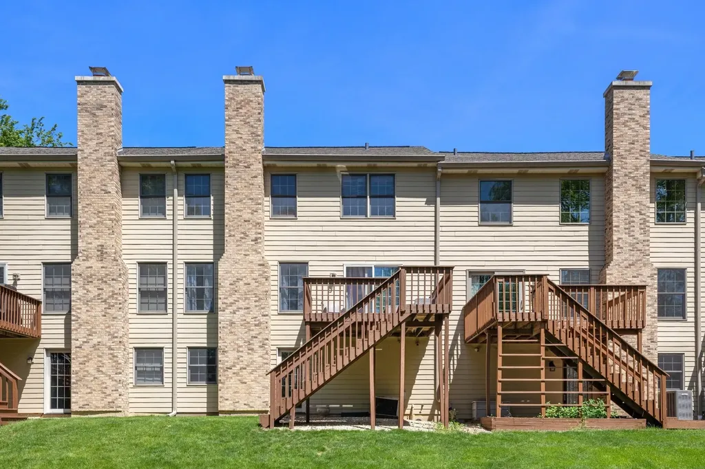 27W225 Ash Court Winfield IL 60190