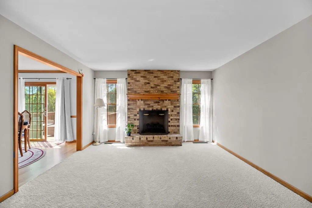 27W225 Ash Court Winfield IL 60190
