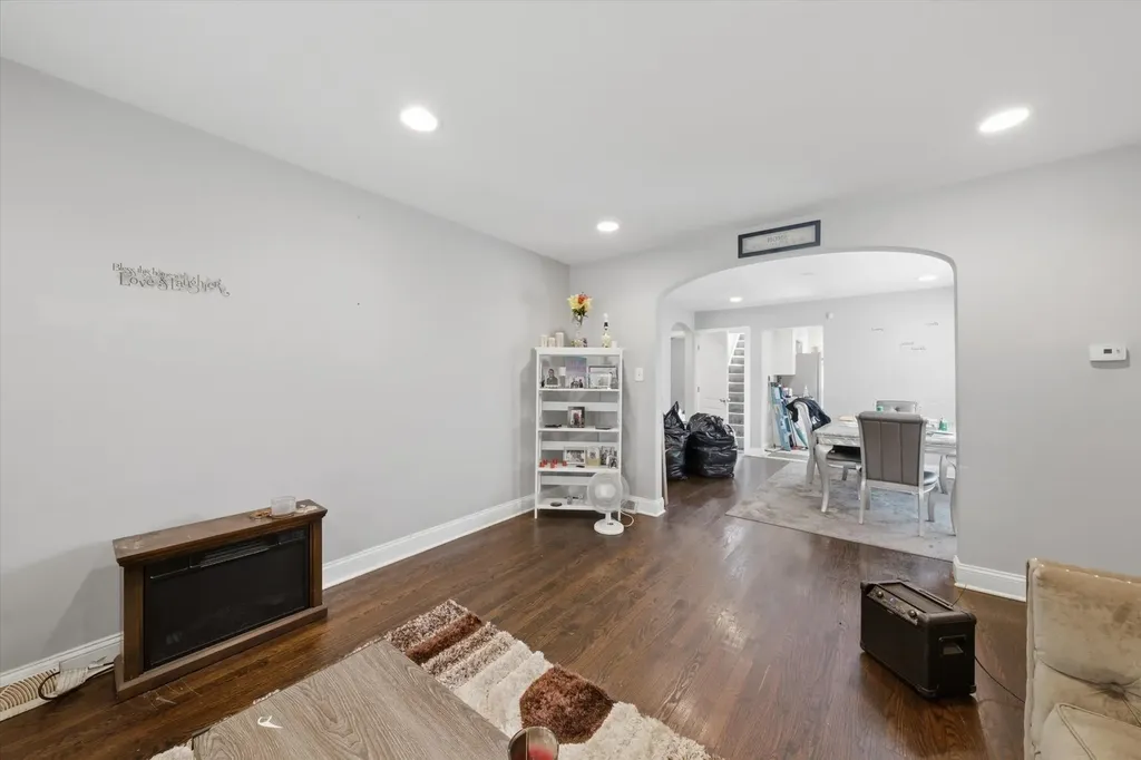 11343 South Green Street Chicago IL 60643