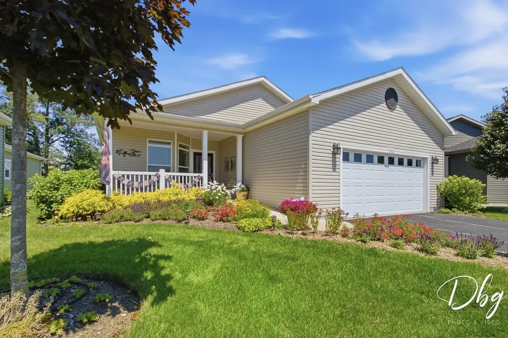 1512 Concord Circle Grayslake IL 60030