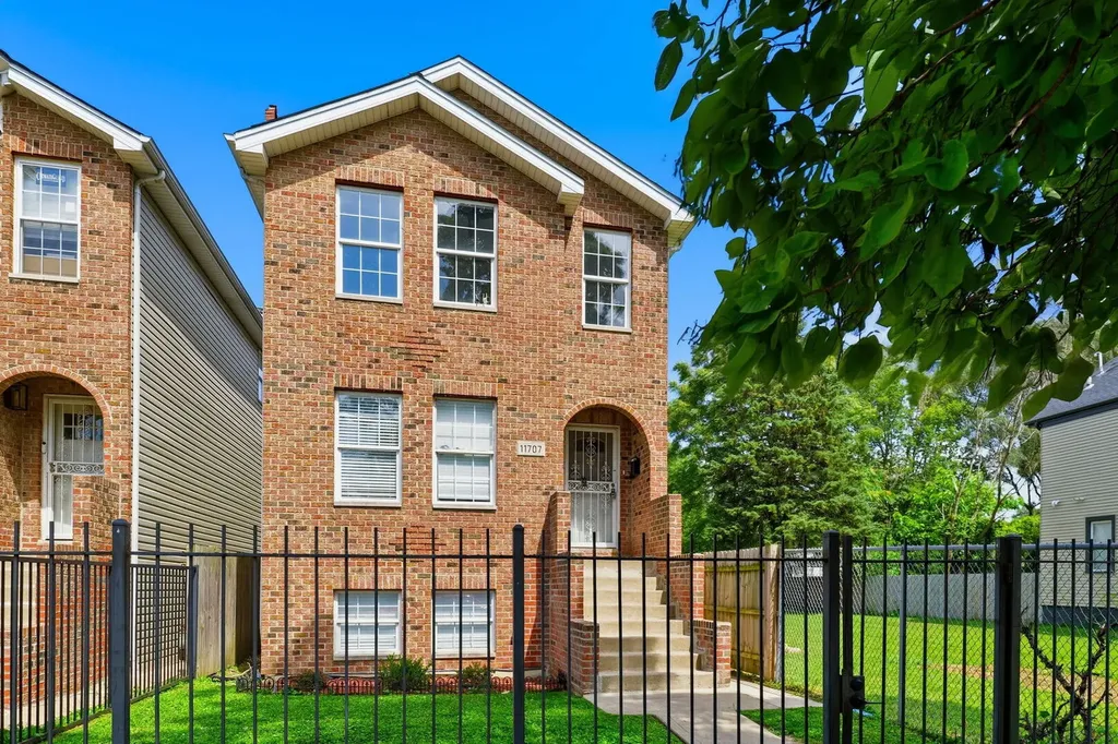 11707 South Morgan Street Chicago IL 60643