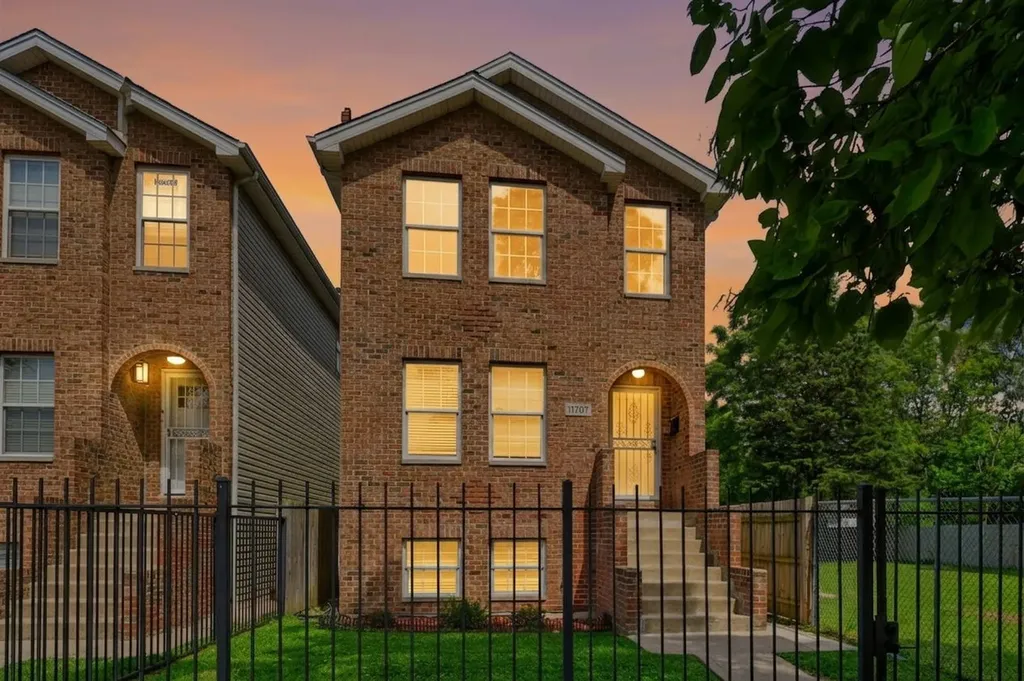 11707 South Morgan Street Chicago IL 60643