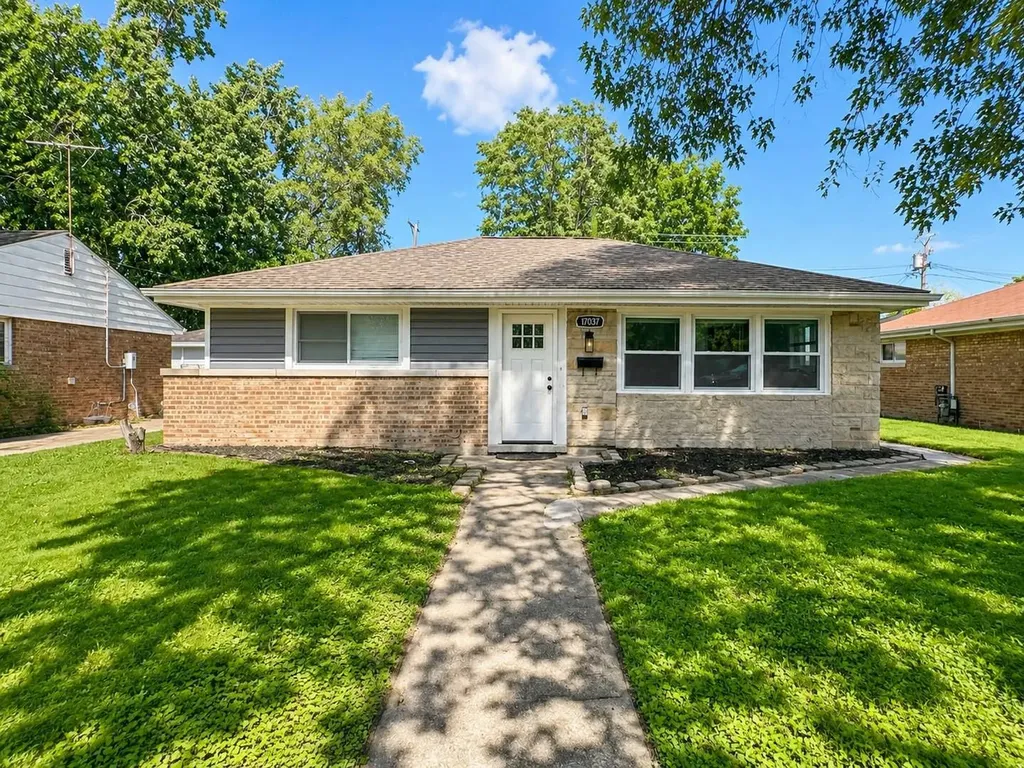 17037 Greenbay Avenue Lansing IL 60438