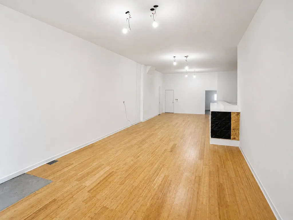 8714 South Commercial Avenue Chicago IL 60617
