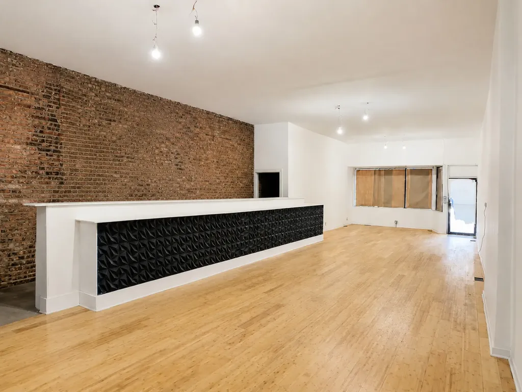 8714 South Commercial Avenue Chicago IL 60617