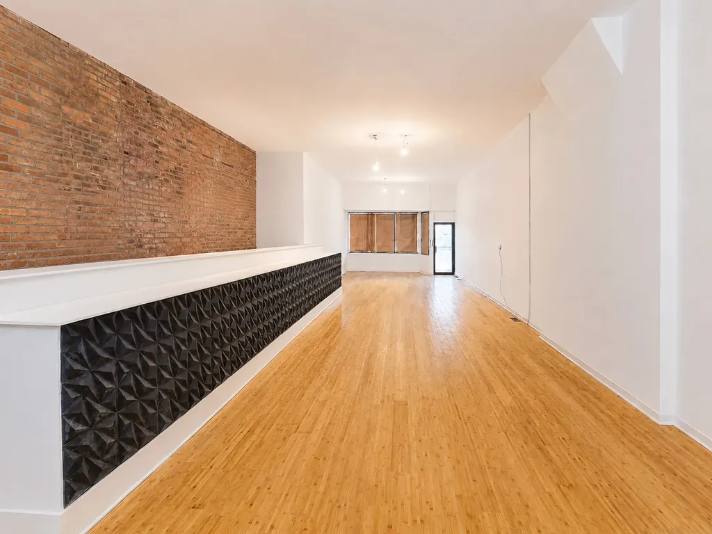 8714 South Commercial Avenue Chicago IL 60617