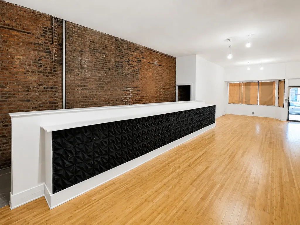 8714 South Commercial Avenue Chicago IL 60617