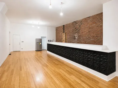 8714 South Commercial Avenue Chicago IL 60617