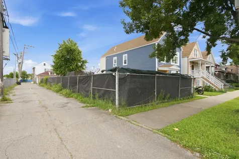 5115 South Whipple Street Chicago IL 60632