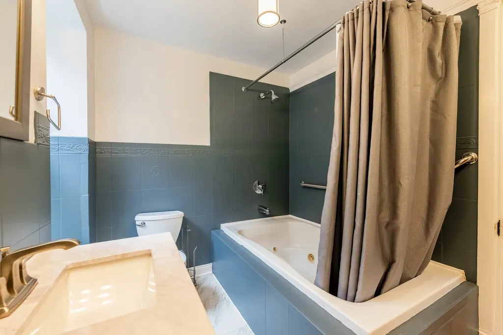 5403 South Greenwood Avenue Chicago IL 60615