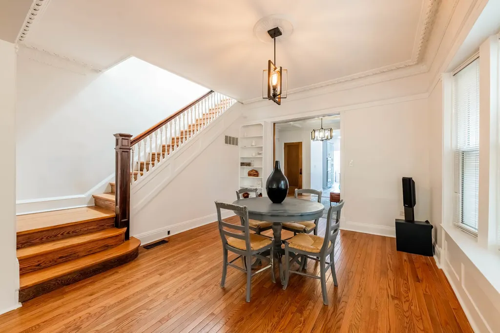 5403 South Greenwood Avenue Chicago IL 60615