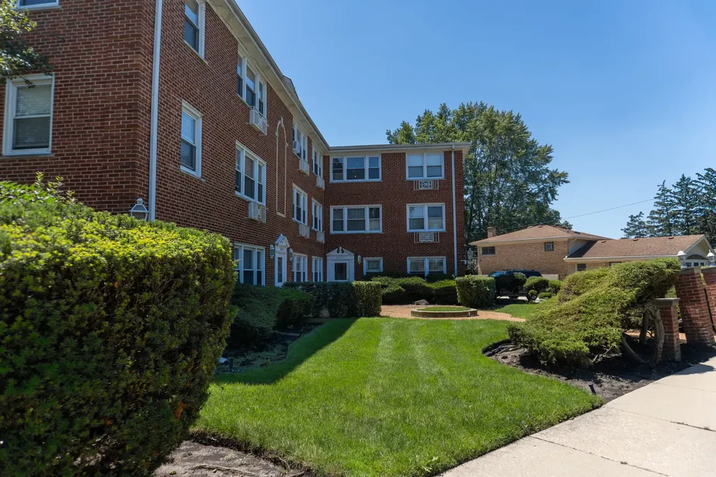 4855 Dobson Street Skokie IL 60077