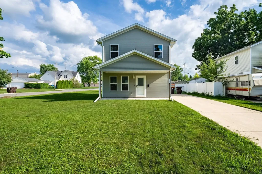 101 West Oak Street Leroy IL 61752