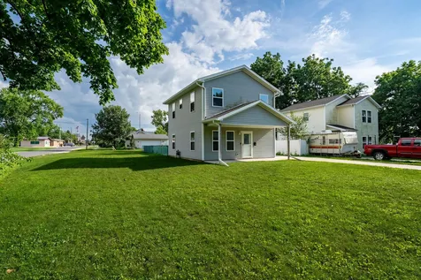 101 West Oak Street Leroy IL 61752