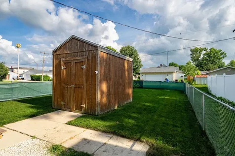101 West Oak Street Leroy IL 61752