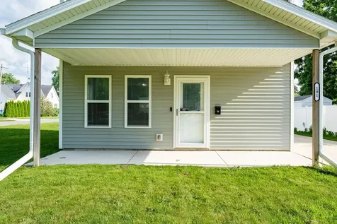 101 West Oak Street Leroy IL 61752