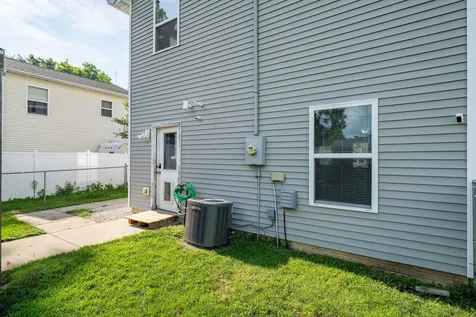 101 West Oak Street Leroy IL 61752