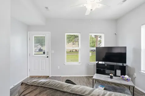 101 West Oak Street Leroy IL 61752