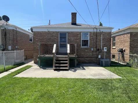 5819 South Narragansett Avenue S Chicago IL 60638