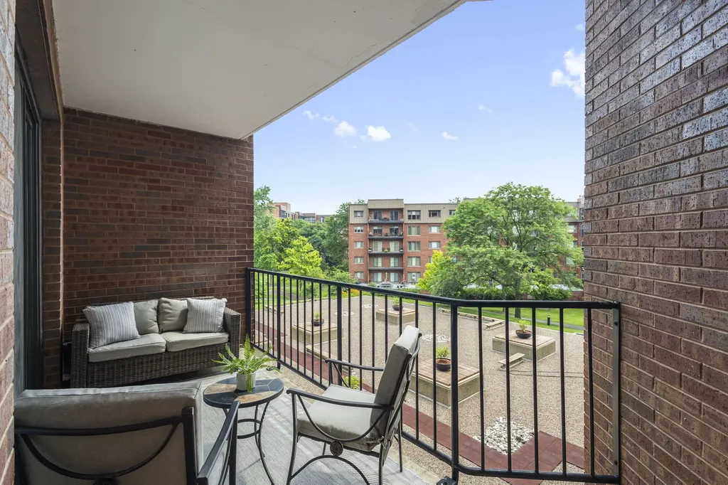 111 Acacia Drive Indian Head Park IL 60525