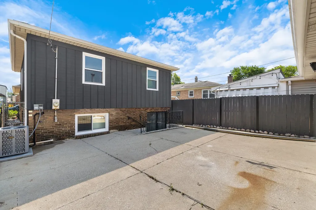5024 South Lockwood Avenue Chicago IL 60638