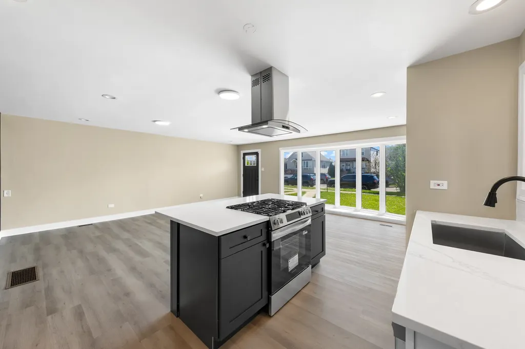5024 South Lockwood Avenue Chicago IL 60638
