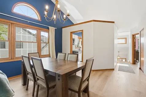 3255 North Daniels Court Arlington Heights IL 60004