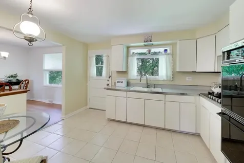1115 Pfingsten Road Glenview IL 60025