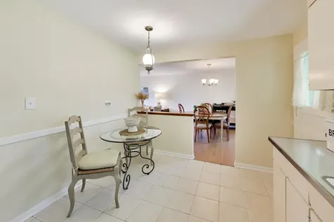 1115 Pfingsten Road Glenview IL 60025