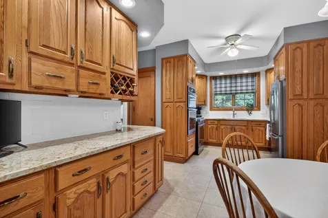 906 20TH Avenue East Moline IL 61244