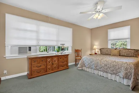 906 20TH Avenue East Moline IL 61244