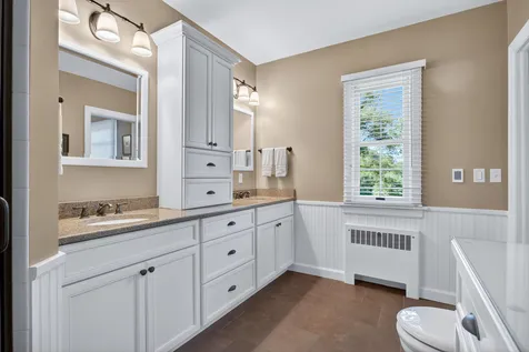 906 20TH Avenue East Moline IL 61244