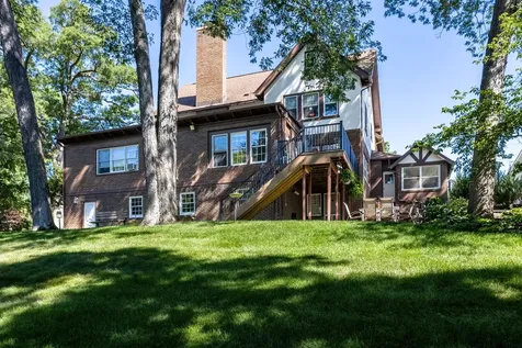 906 20TH Avenue East Moline IL 61244