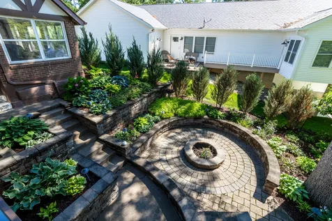 906 20TH Avenue East Moline IL 61244