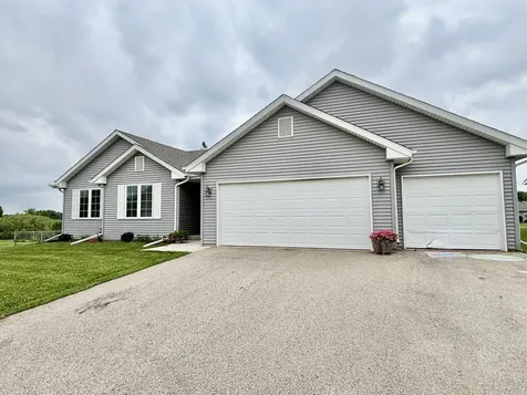 205 Sundance Trail Capron IL 61012