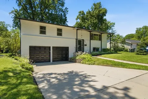 917 East Morris Drive Palatine IL 60074