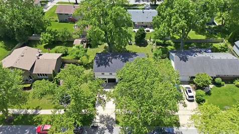 917 East Morris Drive Palatine IL 60074