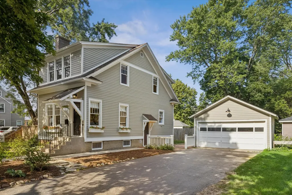 84 South Caroline Street Crystal Lake IL 60014