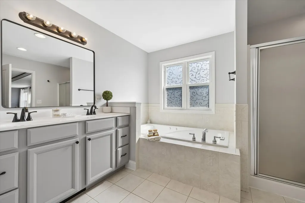 5243 Greenshire Circle Lake In The Hills IL 60156