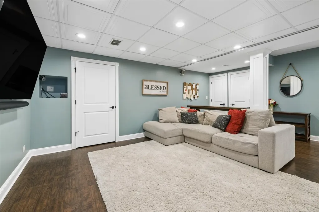5243 Greenshire Circle Lake In The Hills IL 60156