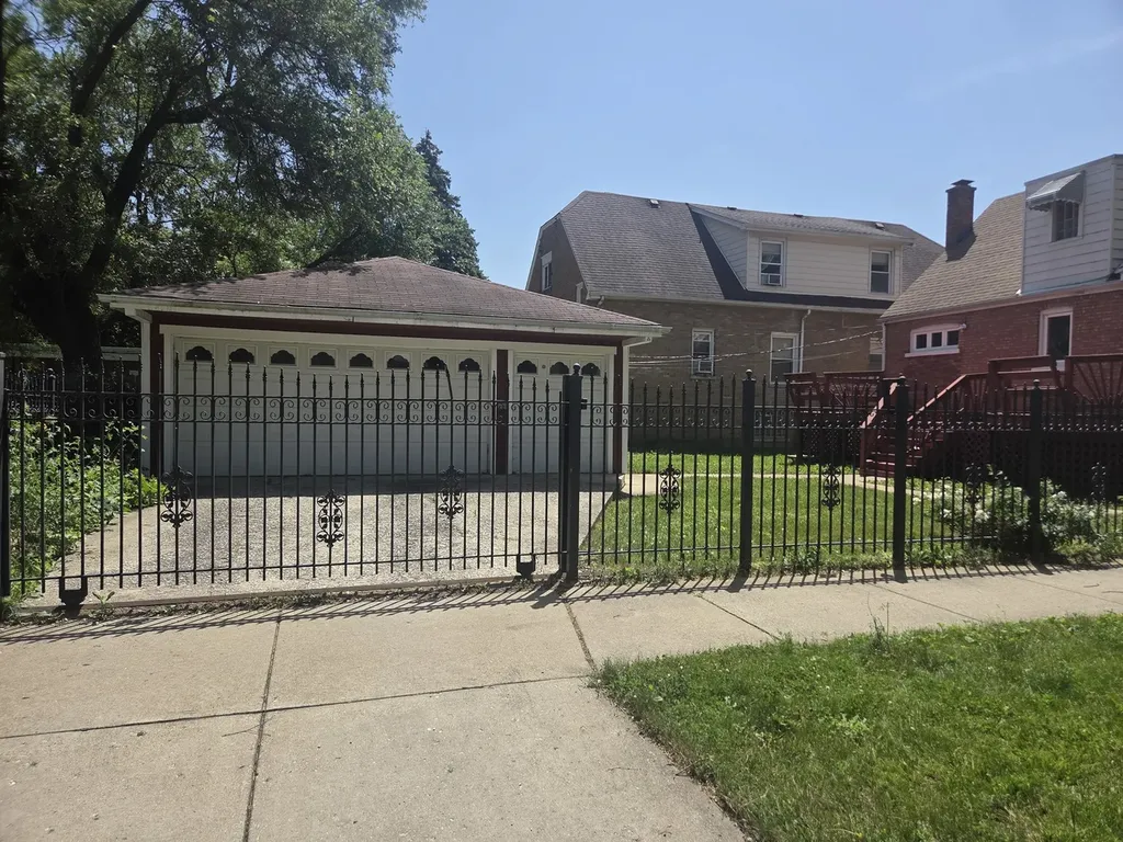 2657 North Sayre Avenue Chicago IL 60707