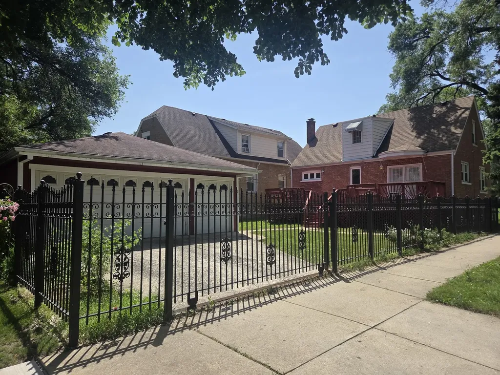 2657 North Sayre Avenue Chicago IL 60707