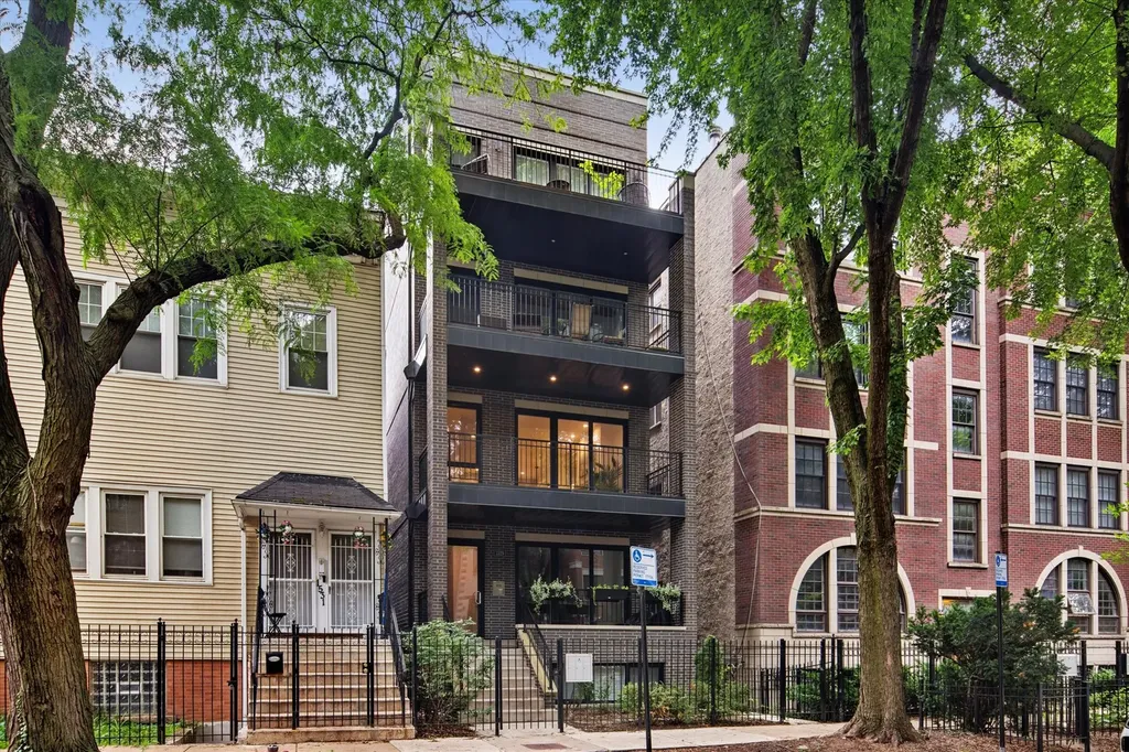 1529 North Hudson Avenue Chicago IL 60610