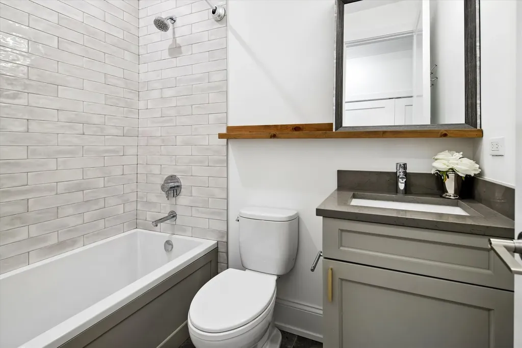1529 North Hudson Avenue Chicago IL 60610