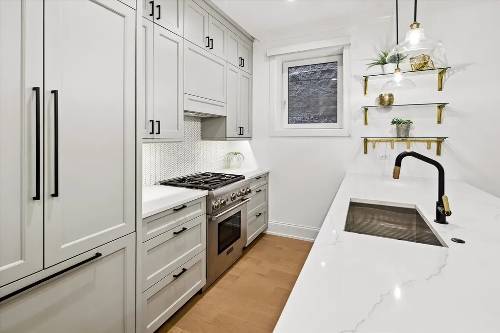 1529 North Hudson Avenue Chicago IL 60610