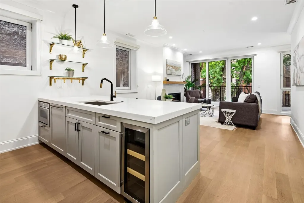 1529 North Hudson Avenue Chicago IL 60610